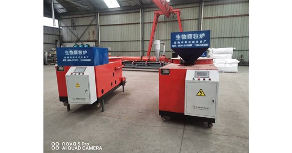 網(wǎng)帶烘干機想環(huán)保就用電加熱，嫌成本高就用生物質(zhì)顆粒燃燒加熱，雙向選擇滿足不同需求